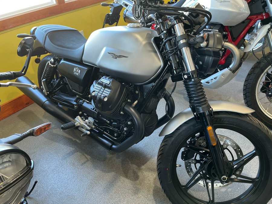 2024 Moto Guzzi V7 Stone