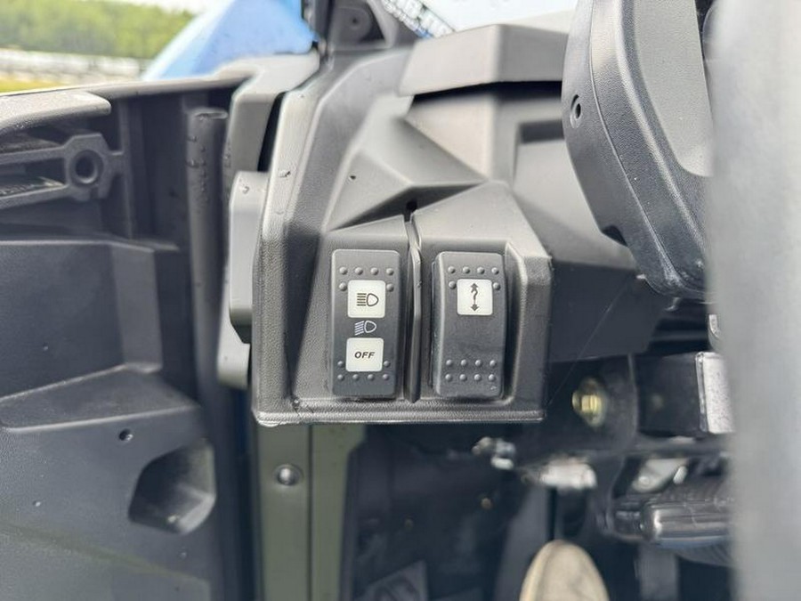 2023 Can-Am® Commander XT 700