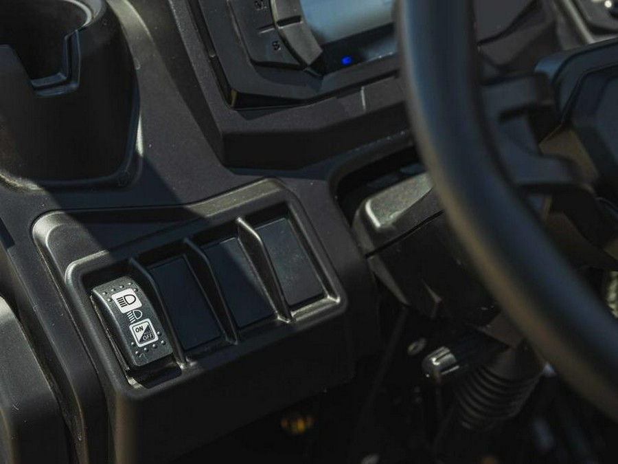 2025 Can-Am® Defender MAX HD7