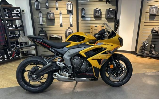 2026 Triumph Daytona 660 Cosmic Yellow / Sapphire Black