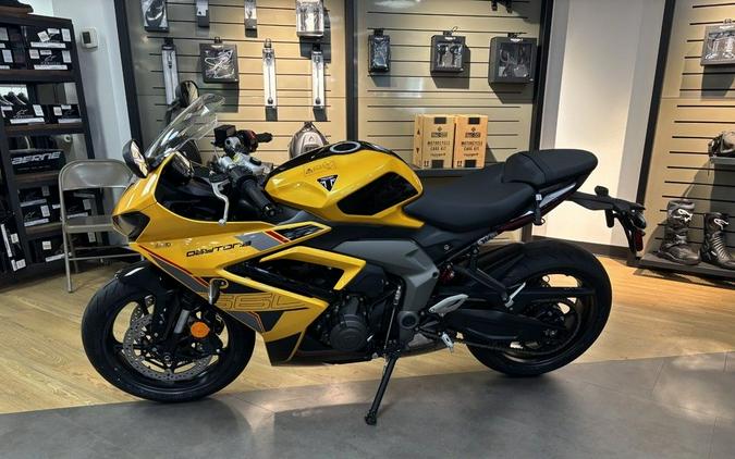 2026 Triumph Daytona 660 Cosmic Yellow / Sapphire Black