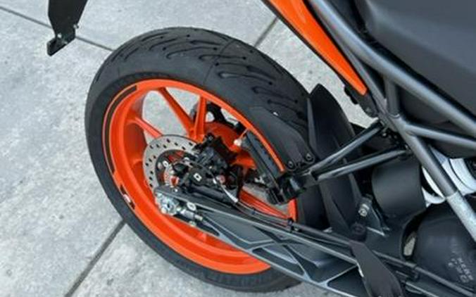 2023 KTM 200 Duke