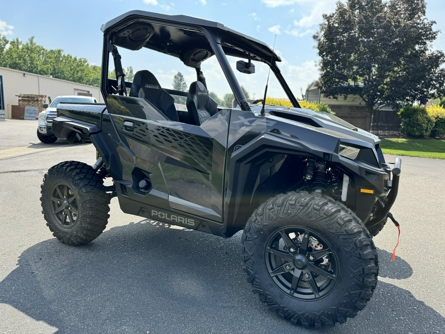 2025 Polaris Industries GENERAL XP 1000 ULTIMATE