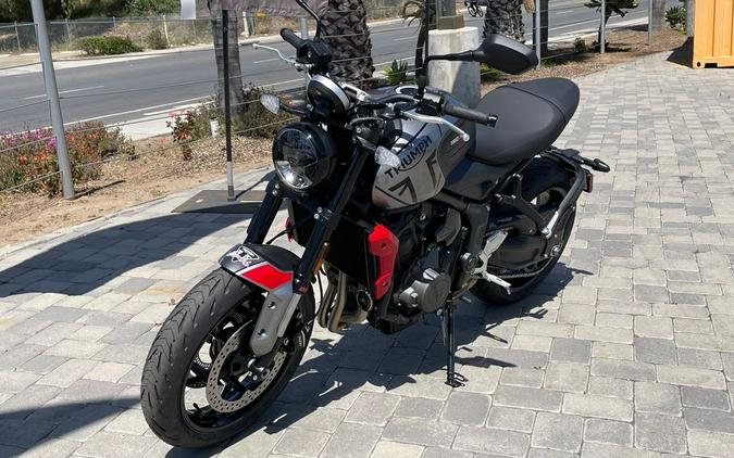 2023 Triumph Trident 660 Silver Ice Diablo Red