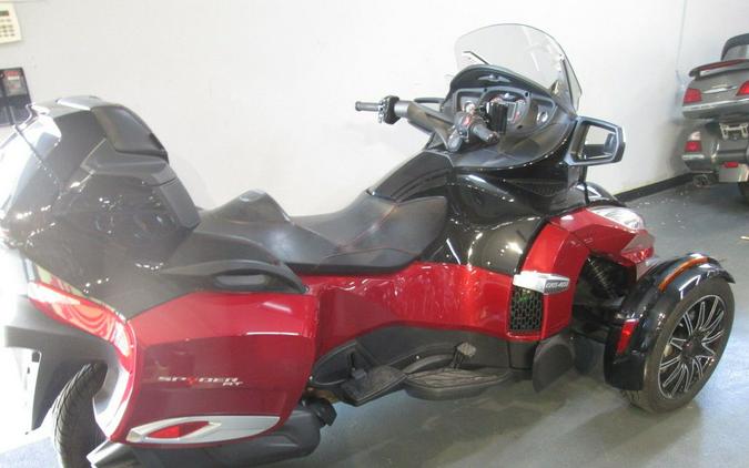 2015 Can-Am® Spyder® RT-S Special Series 6-Speed Semi-Automatic (SE6)