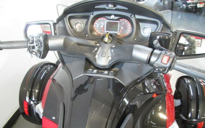 2015 Can-Am® Spyder® RT-S Special Series 6-Speed Semi-Automatic (SE6)
