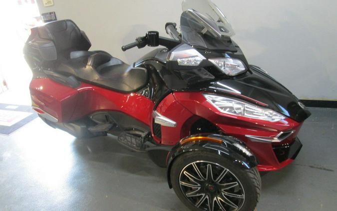 2015 Can-Am® Spyder® RT-S Special Series 6-Speed Semi-Automatic (SE6)