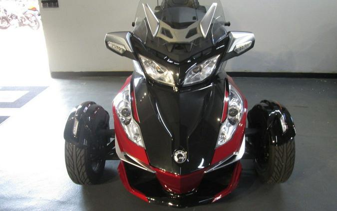 2015 Can-Am® Spyder® RT-S Special Series 6-Speed Semi-Automatic (SE6)