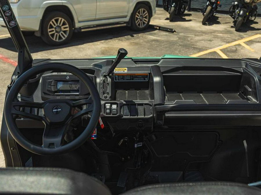 2025 Can-Am® Defender MAX HD7