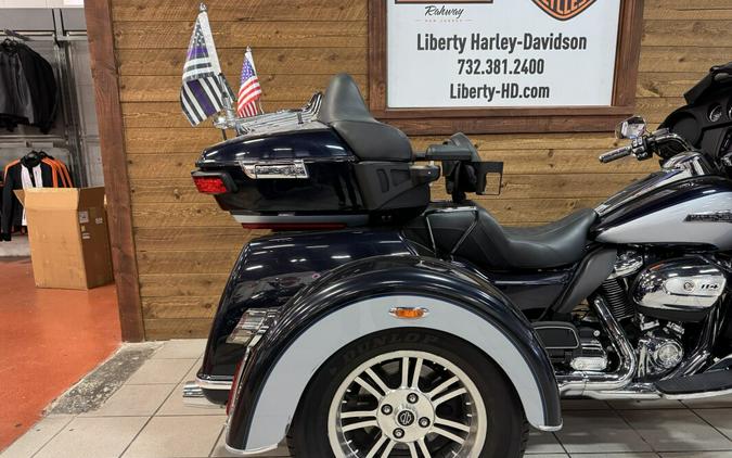 2019 Harley-Davidson® Tri Glide® Ultra Midnight Blue/Barracuda Silver FLHTCUTG