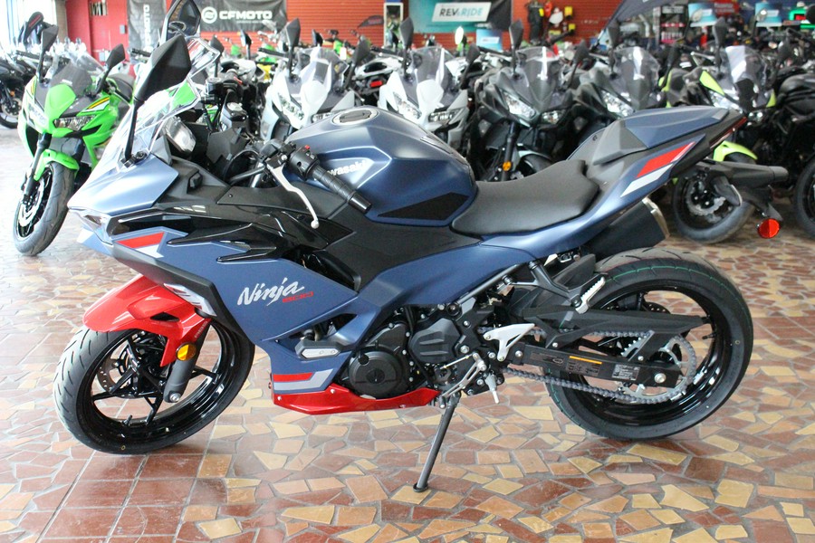 2026 Kawasaki Ninja 500 SE ABS Metallic Matte Twilight Blue/Candy Persimmon Red - TDA99957