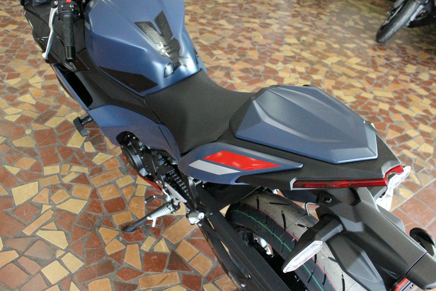 2026 Kawasaki Ninja 500 SE ABS Metallic Matte Twilight Blue/Candy Persimmon Red - TDA99957