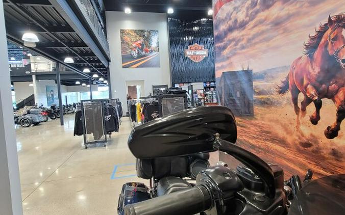 2012 Harley-Davidson® Road Glide® Ultra Big Blue Pearl FLTRU103
