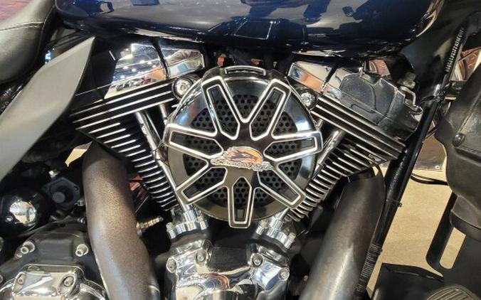 2012 Harley-Davidson® Road Glide® Ultra Big Blue Pearl FLTRU103