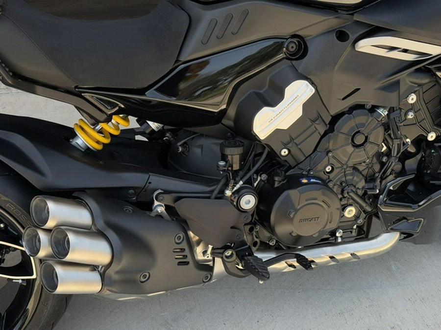 2025 Ducati Diavel V4 Thrilling Black