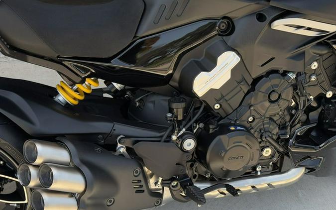 2025 Ducati Diavel V4 Thrilling Black