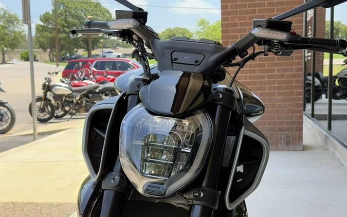 2025 Ducati Diavel V4 Thrilling Black