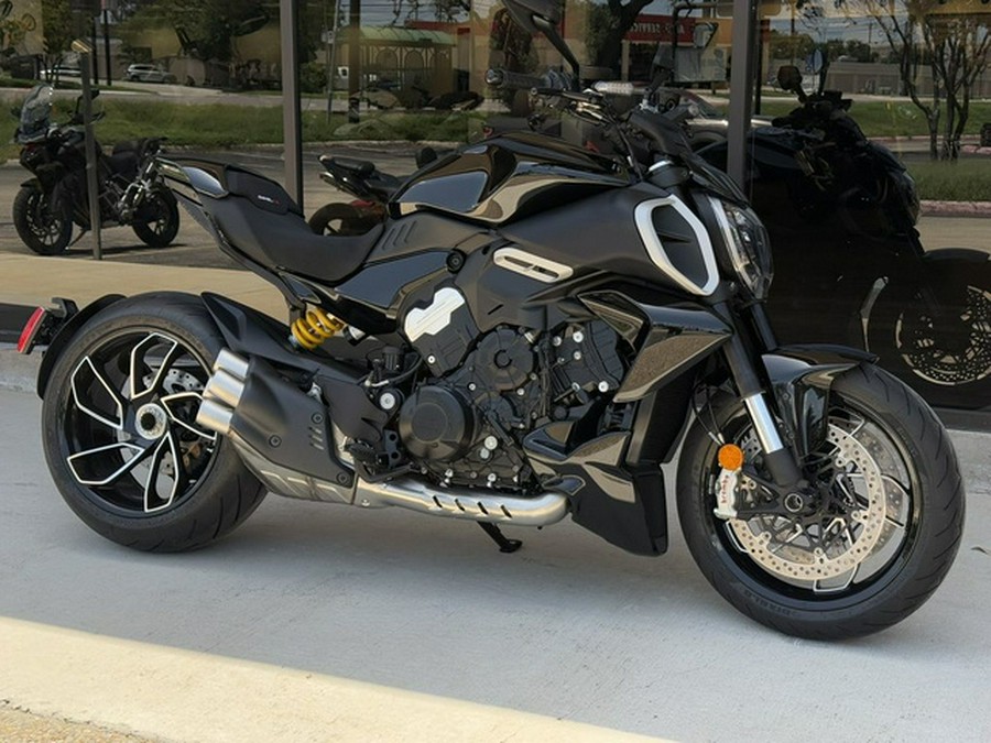 2025 Ducati Diavel V4 Thrilling Black
