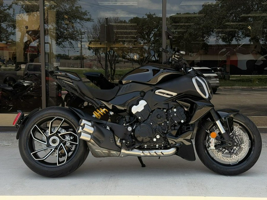 2025 Ducati Diavel V4 Thrilling Black