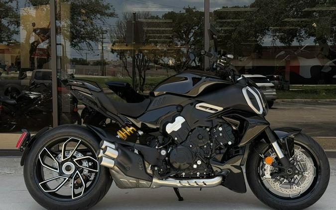 2025 Ducati Diavel V4 Thrilling Black