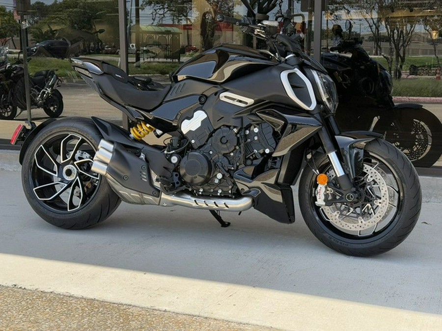 2025 Ducati Diavel V4 Thrilling Black