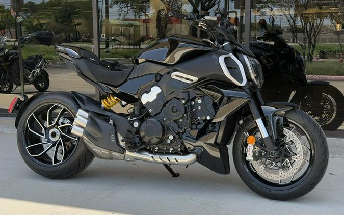 2025 Ducati Diavel V4 Thrilling Black