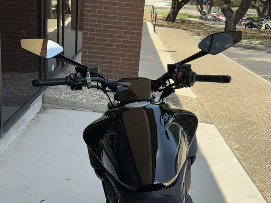 2025 Ducati Diavel V4 Thrilling Black