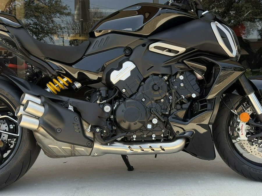 2025 Ducati Diavel V4 Thrilling Black