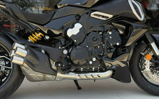 2025 Ducati Diavel V4 Thrilling Black