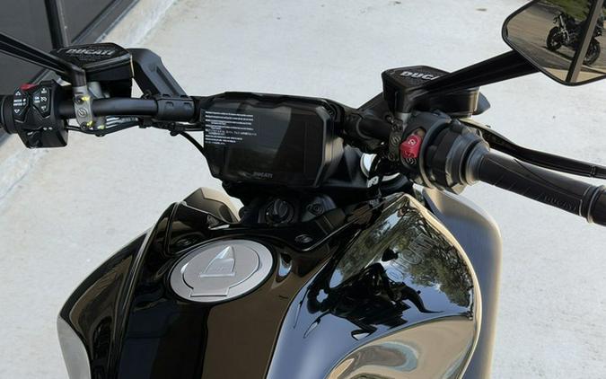 2025 Ducati Diavel V4 Thrilling Black