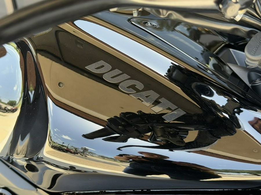 2025 Ducati Diavel V4 Thrilling Black