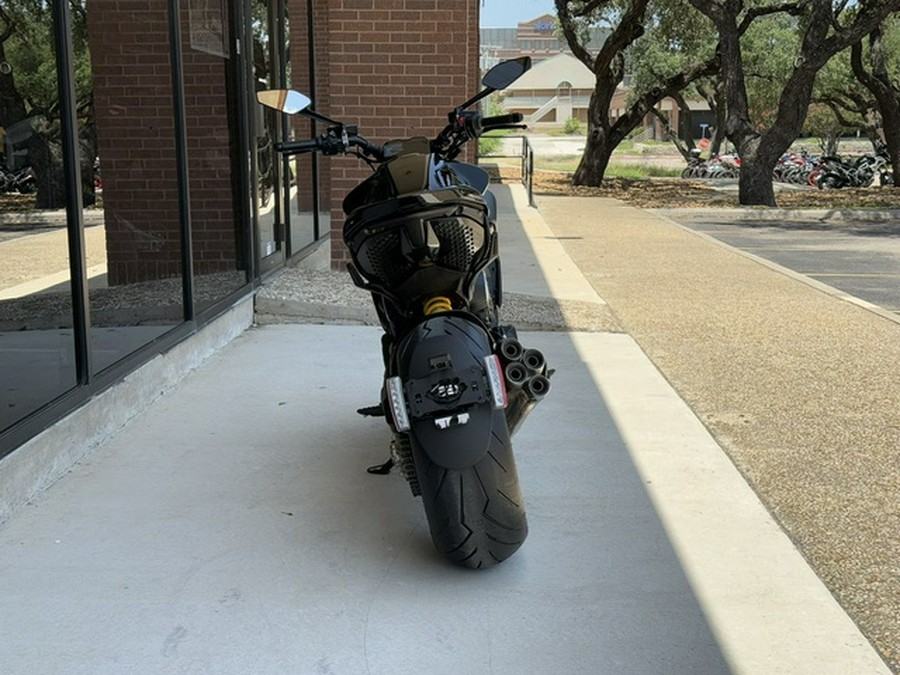 2025 Ducati Diavel V4 Thrilling Black