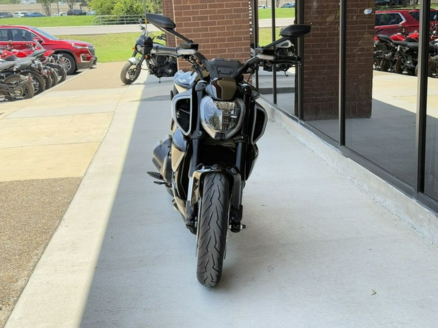 2025 Ducati Diavel V4 Thrilling Black