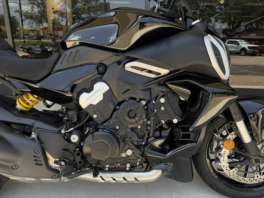 2025 Ducati Diavel V4 Thrilling Black