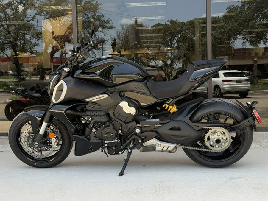 2025 Ducati Diavel V4 Thrilling Black