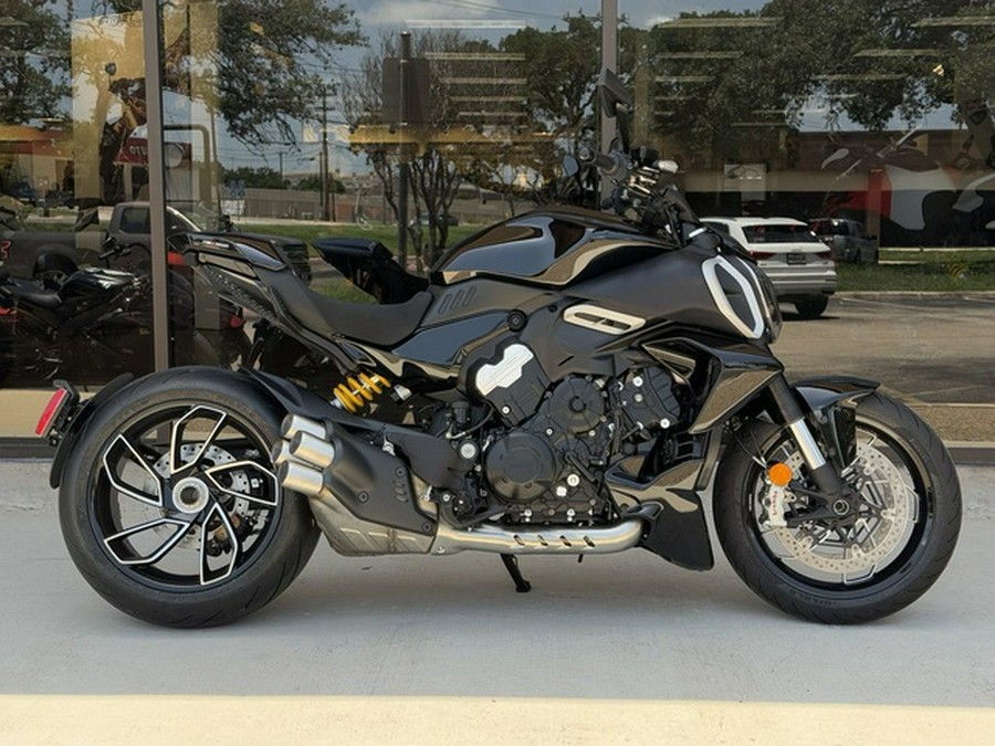 2025 Ducati Diavel V4 Thrilling Black
