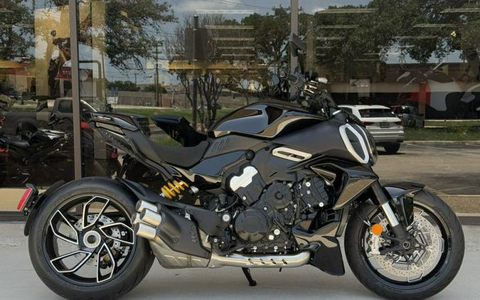 2025 Ducati Diavel V4 Thrilling Black