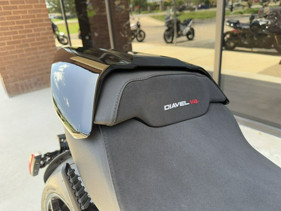 2025 Ducati Diavel V4 Thrilling Black