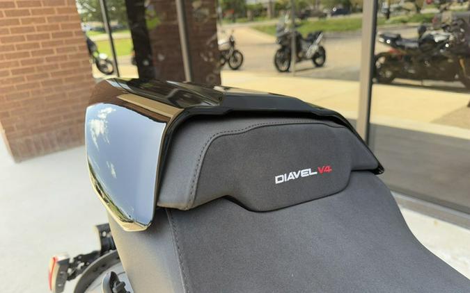 2025 Ducati Diavel V4 Thrilling Black