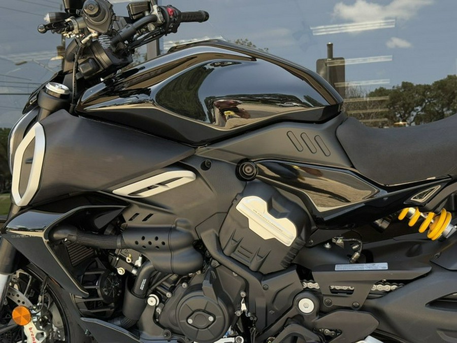 2025 Ducati Diavel V4 Thrilling Black
