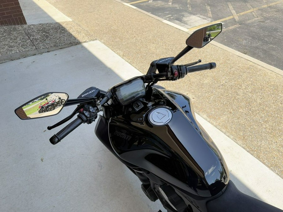 2025 Ducati Diavel V4 Thrilling Black