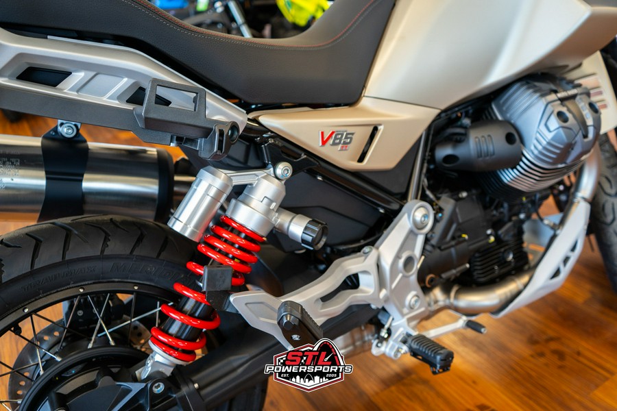 2025 Moto Guzzi V85 TT Travel - BRONZO DESERTO