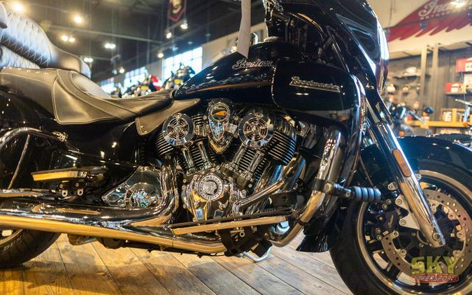 2017 Indian Motorcycle ROADMASTER THUNDER BLK 49ST Base