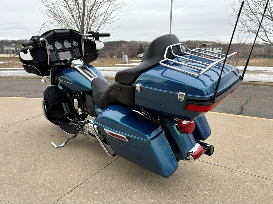 2014 Harley-Davidson® Ultra Limited Custom Colour Daytona Blue Pearl