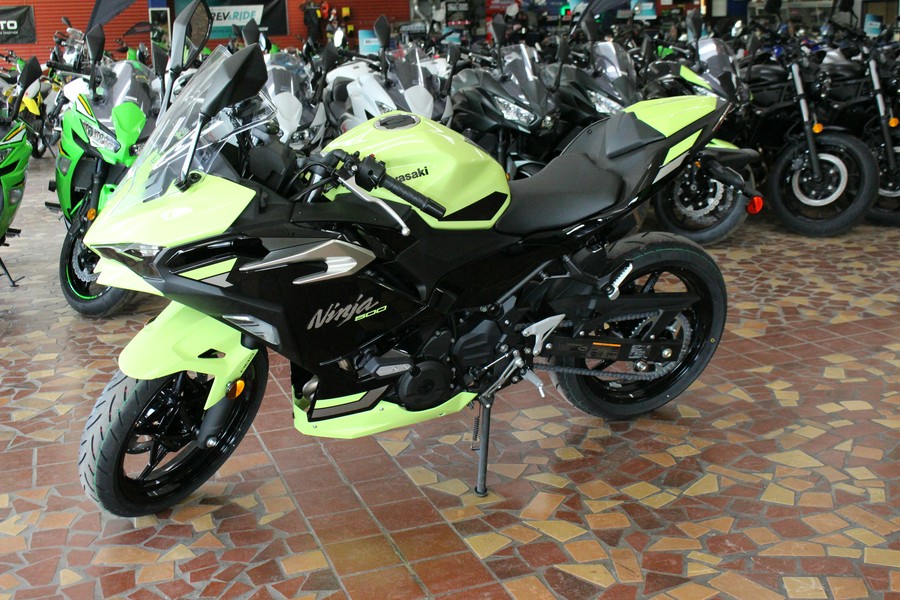 2026 Kawasaki Ninja 500 SE ABS Metallic Yellowish Green/Ebony - TDAA7067