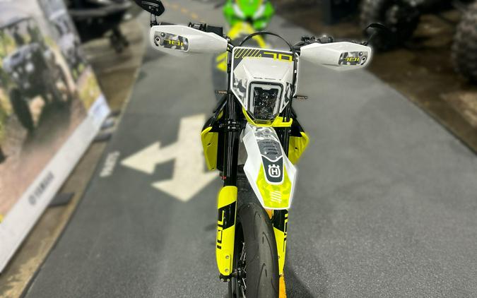 2023 Husqvarna 701 SUPERMOTO