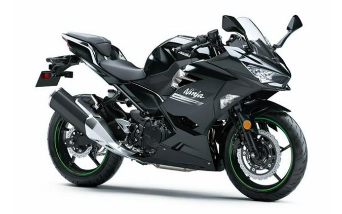 2022 Kawasaki Ninja 400 Metallic Carbon Gray/Metallic Flat Spar