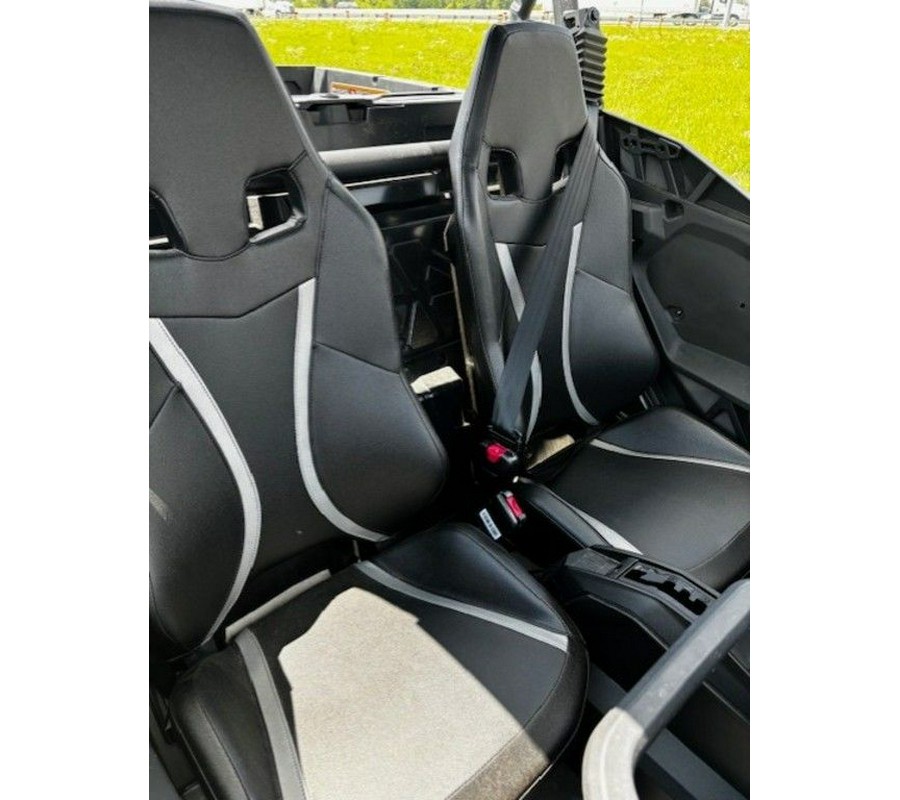 2023 Can-Am® Commander XT 700