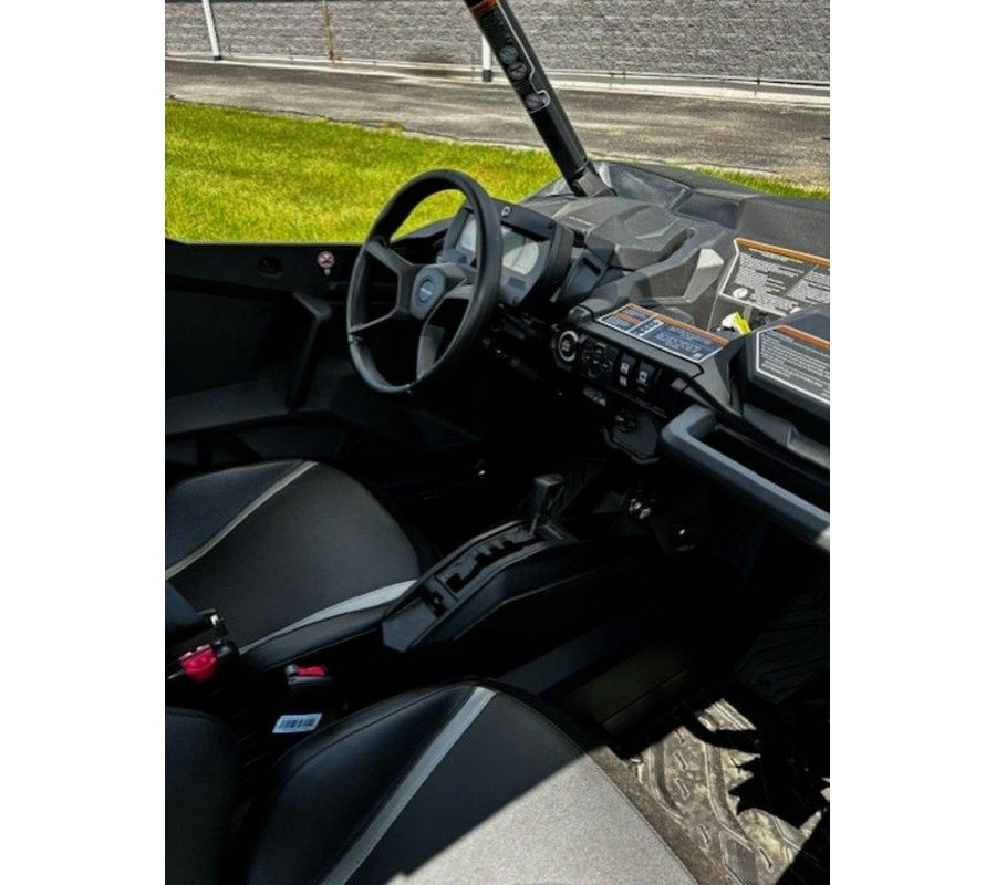 2023 Can-Am® Commander XT 700