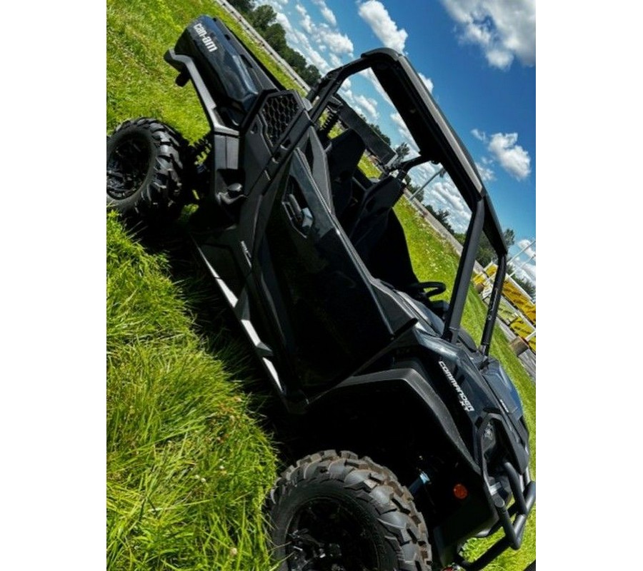 2023 Can-Am® Commander XT 700
